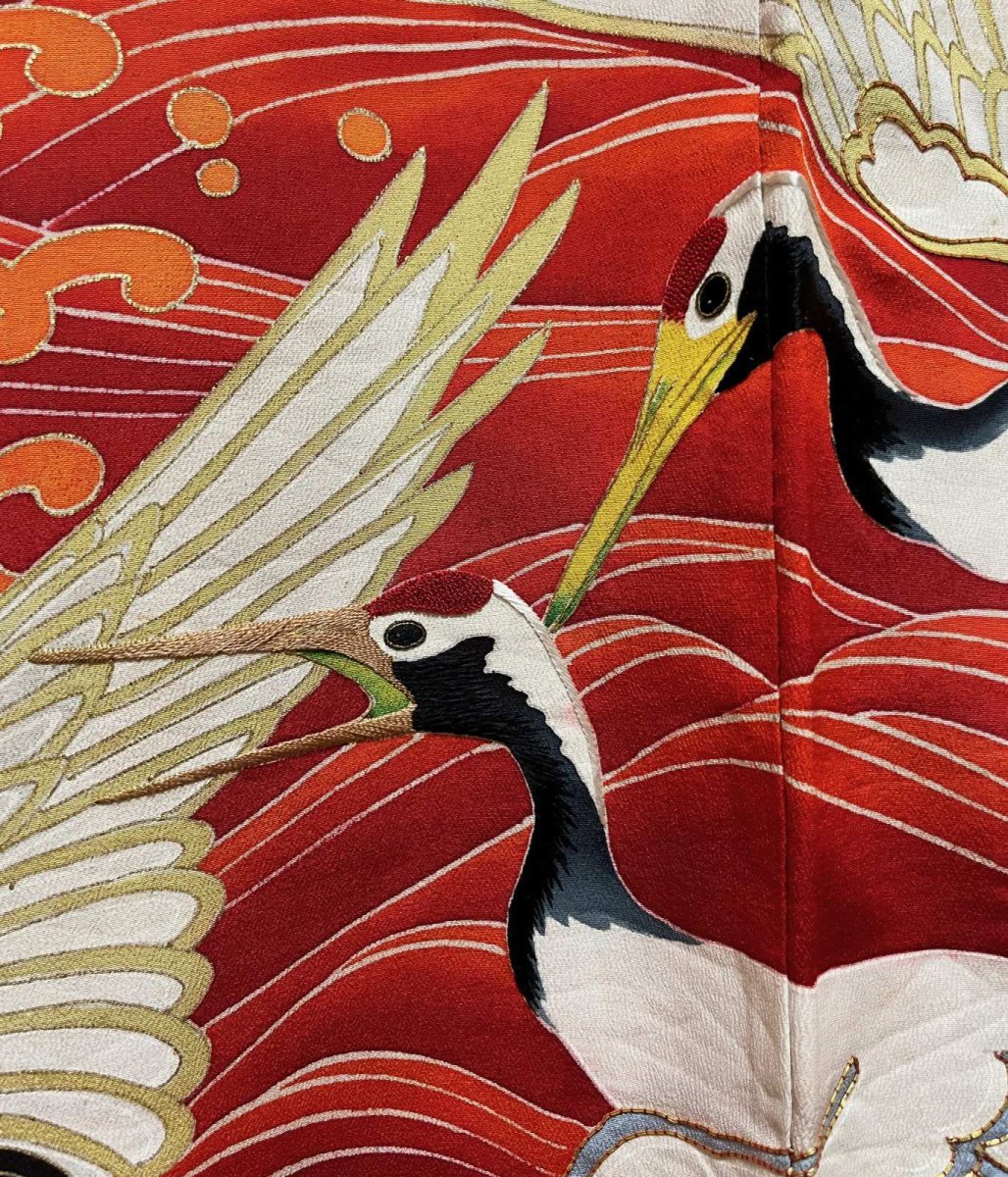 画像8: 正絹 / アンティーク 婚礼黒引き振袖 / 飛鶴 / 大波 / 瑞雲 / 刺繍入り (8)