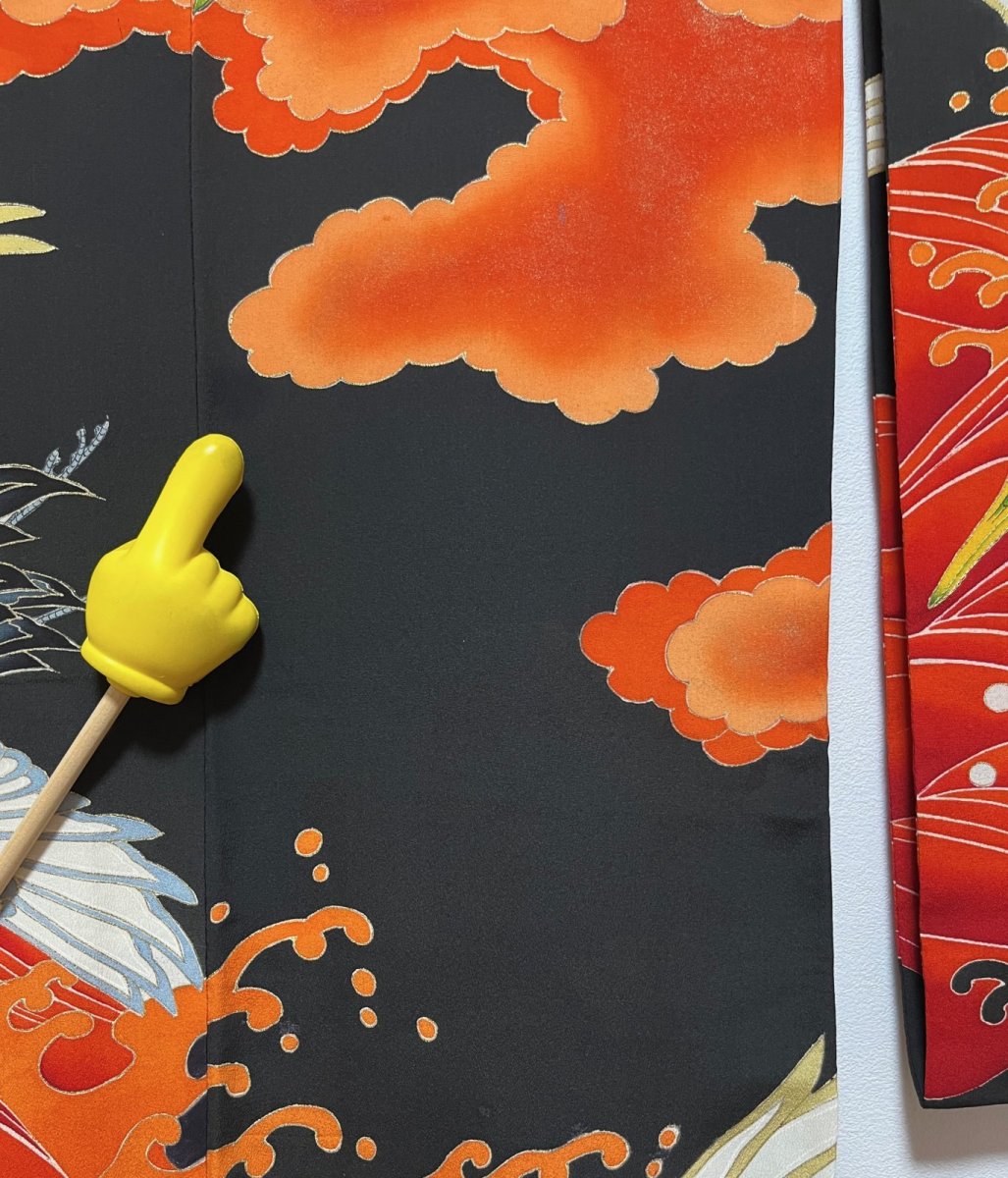 画像16: 正絹 / アンティーク 婚礼黒引き振袖 / 飛鶴 / 大波 / 瑞雲 / 刺繍入り (16)