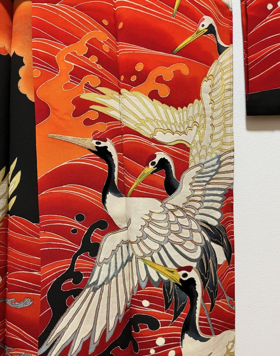 画像12: 正絹 / アンティーク 婚礼黒引き振袖 / 飛鶴 / 大波 / 瑞雲 / 刺繍入り (12)