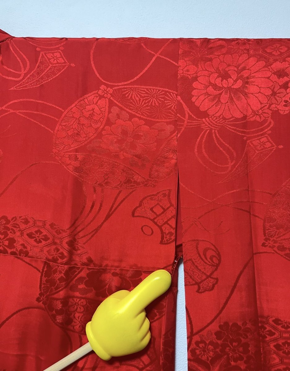 画像9: 正絹 / アンティーク 振袖用長襦袢 / 花薬玉 / 宝尽くし / 綸子 (9)