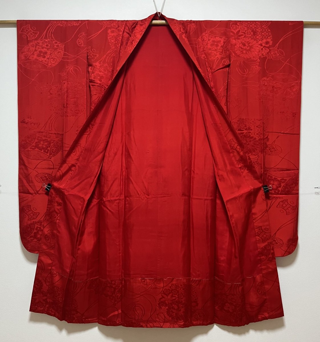 画像3: 正絹 / アンティーク 振袖用長襦袢 / 花薬玉 / 宝尽くし / 綸子 (3)