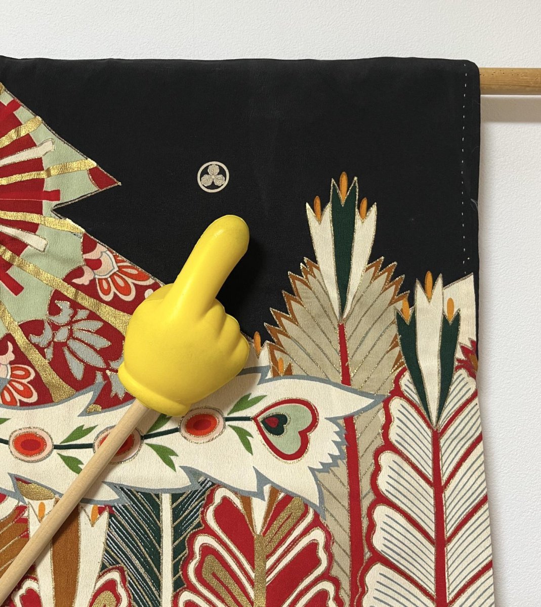 画像13: 正絹 / アンティーク 婚礼黒引き振袖 / 鳳凰 / 金彩 駒刺繍 / 広衿 (13)