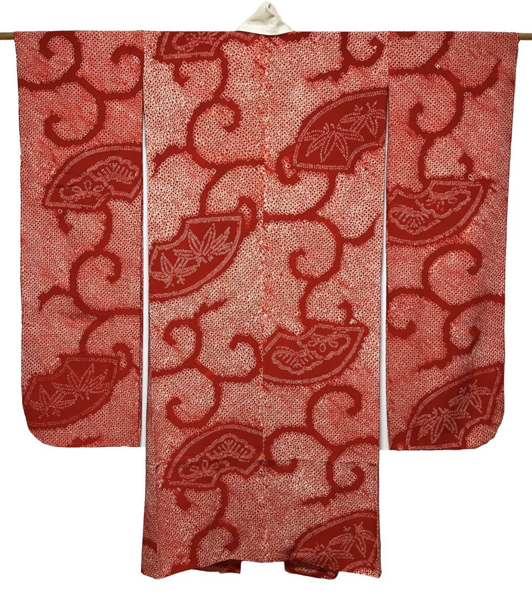 画像1: 正絹 / アンティーク 振袖用長襦袢 / 絞り / 扇面 / 唐草 / 刺繍襟付き / 広衿 (1)