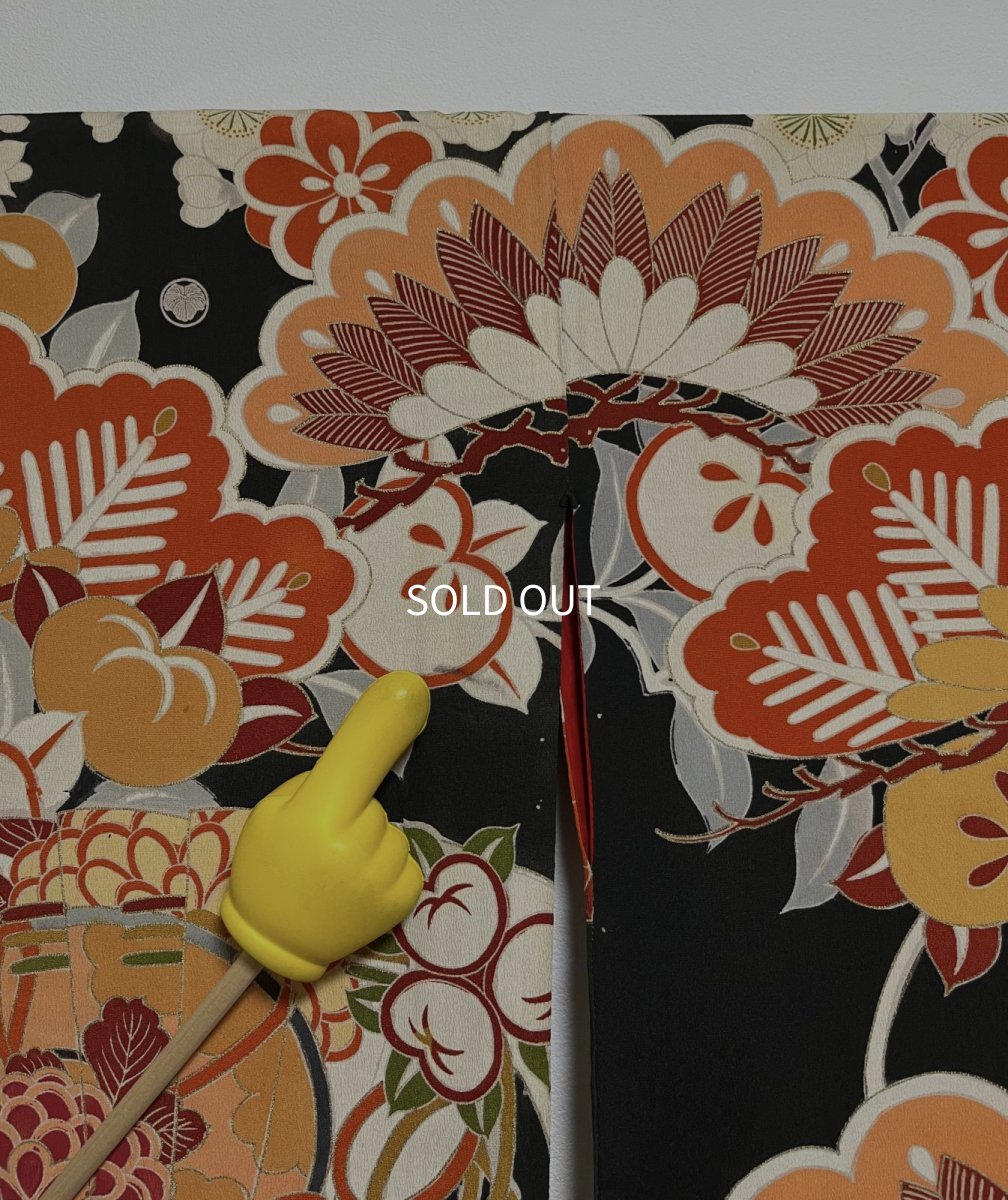 画像13: 正絹 / アンティーク 婚礼黒引き振袖 / 松竹梅 / 扇 / 飛鶴 / 吉祥 / 広衿 (13)
