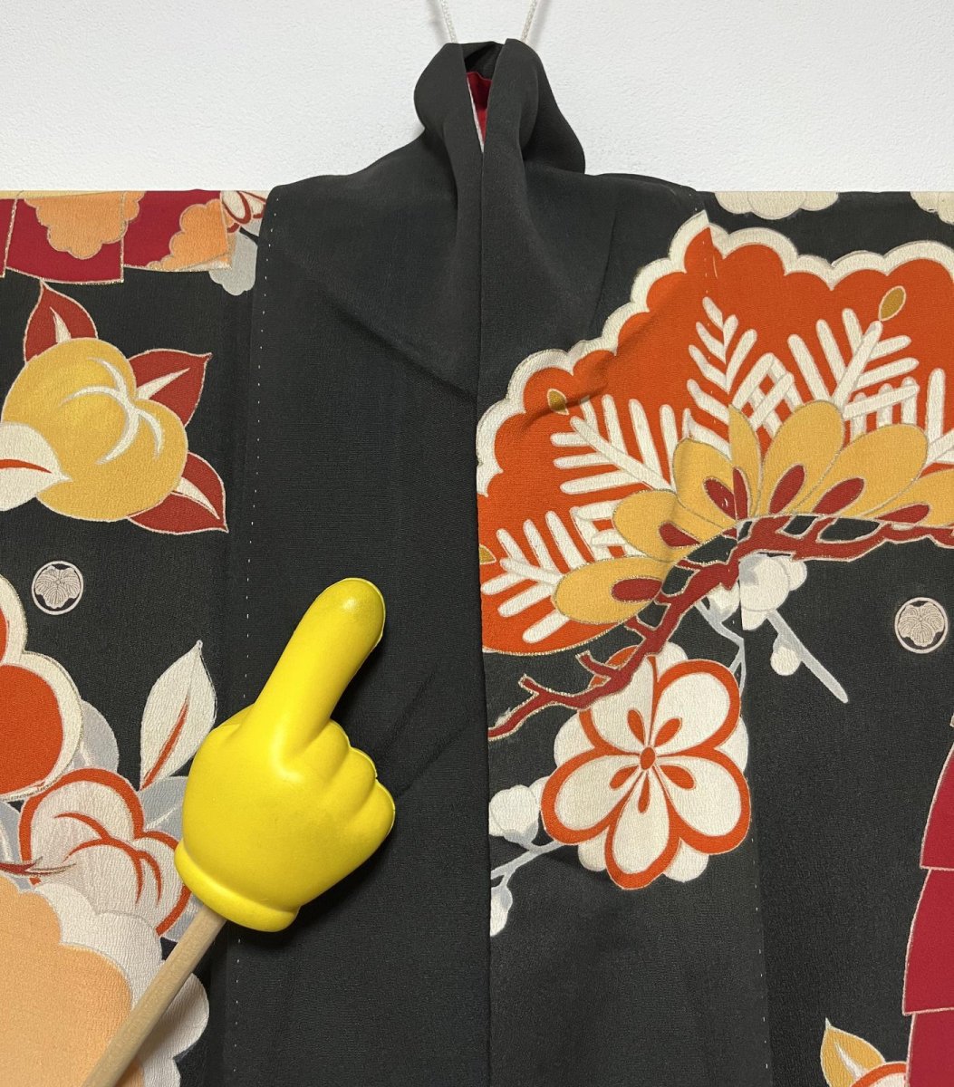 画像15: 正絹 / アンティーク 婚礼黒引き振袖 / 松竹梅 / 扇 / 飛鶴 / 吉祥 / 広衿 (15)