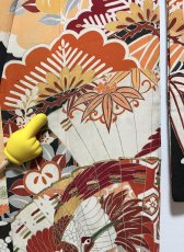 画像16: 正絹 / アンティーク 婚礼黒引き振袖 / 松竹梅 / 扇 / 飛鶴 / 吉祥 / 広衿 (16)