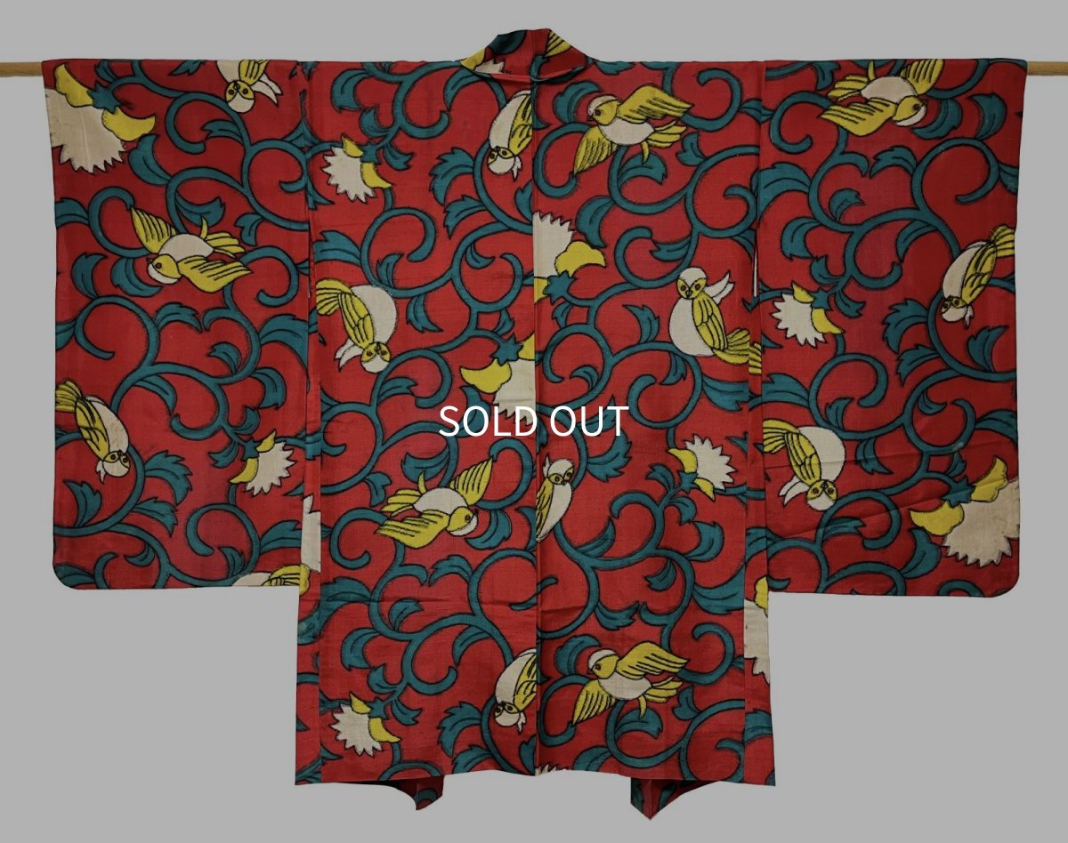 画像1: 正絹 / アンティーク 長羽織 / 銘仙 / 珍柄 / 鳥と唐草 / 赤 x 緑 (1)