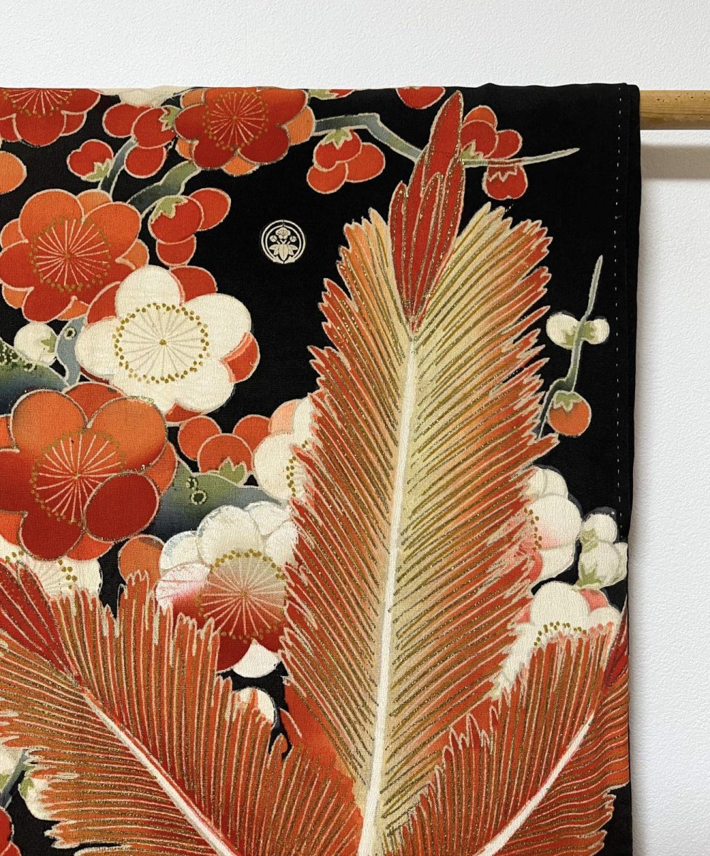 画像11: 正絹 / アンティーク 婚礼黒引き振袖 / 飛鶴 / 松竹梅 / 扇面 / 刺繍入り (11)