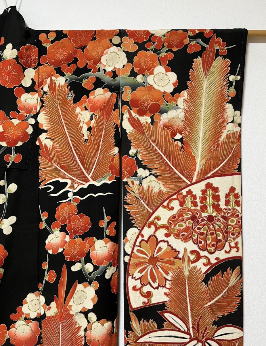 画像6: 正絹 / アンティーク 婚礼黒引き振袖 / 飛鶴 / 松竹梅 / 扇面 / 刺繍入り (6)