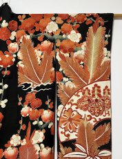 画像6: 正絹 / アンティーク 婚礼黒引き振袖 / 飛鶴 / 松竹梅 / 扇面 / 刺繍入り (6)