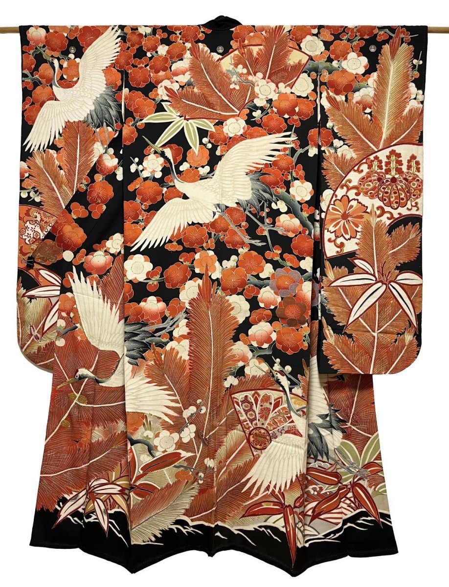 画像1: 正絹 / アンティーク 婚礼黒引き振袖 / 飛鶴 / 松竹梅 / 扇面 / 刺繍入り (1)