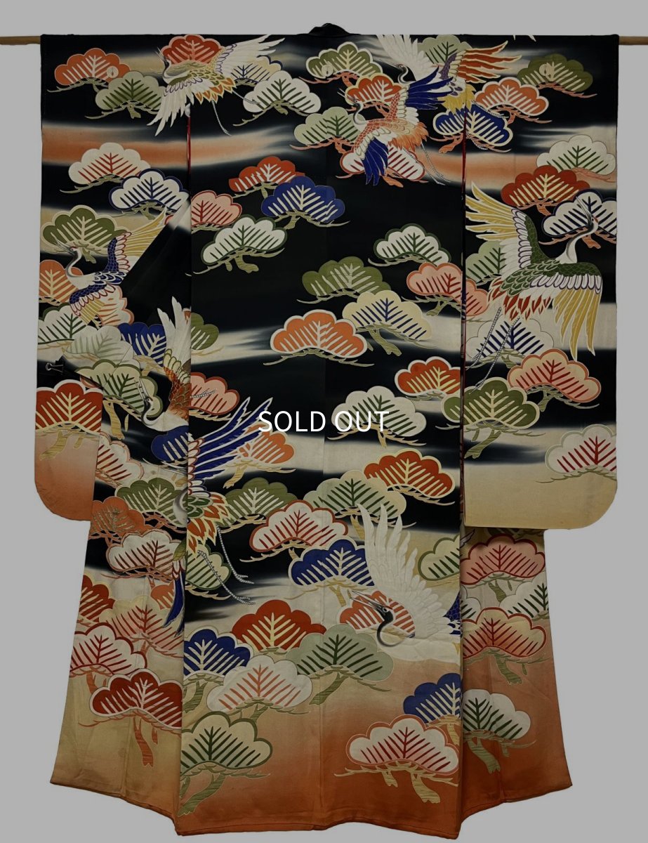 画像1: 正絹 / アンティーク 婚礼黒引き振袖 / 飛鶴 / 松 / 刺繍入り (1)