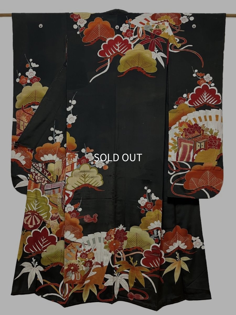 画像1: 正絹 / アンティーク 婚礼黒引き振袖 / 松竹梅 / 扇 / 御所車 / 吉祥 (1)