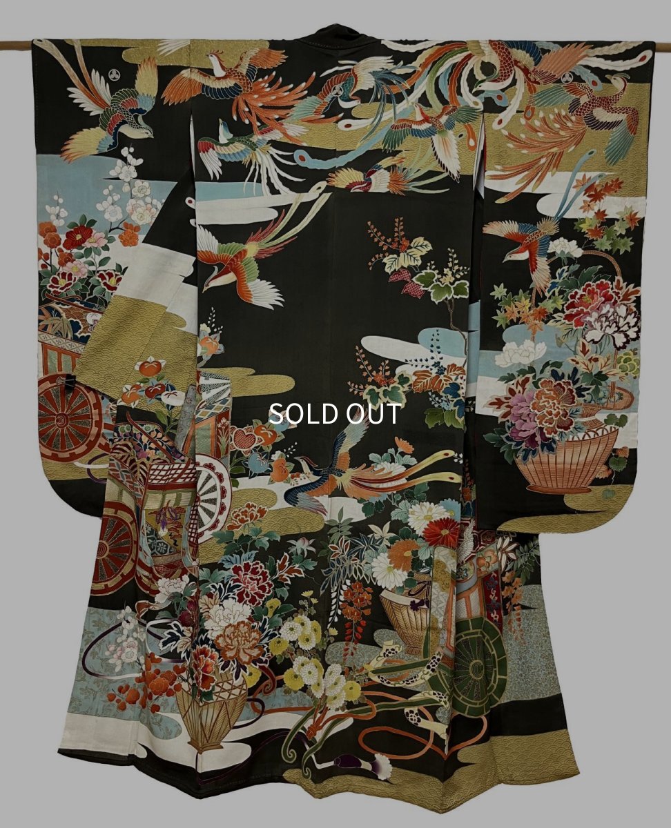 画像1: 正絹 / アンティーク 婚礼黒引き振袖 / 鳳凰 / 御所車 / 花籠 / 花車 (1)